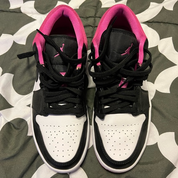 Air Jordan 1 Low SE GS Black Active Fuchsia - Picture 6 of 6